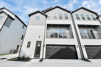 Building Photo - 2420 Harrington St