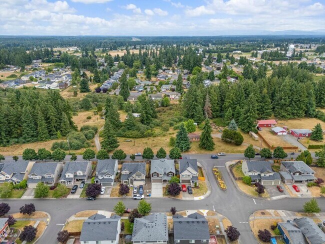 Building Photo - 15592 Chad Dr SE