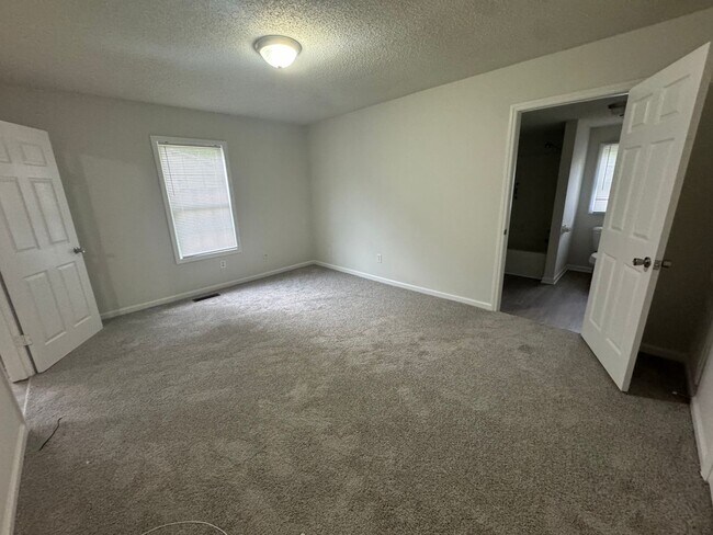 Building Photo - 126 Woodside Ave