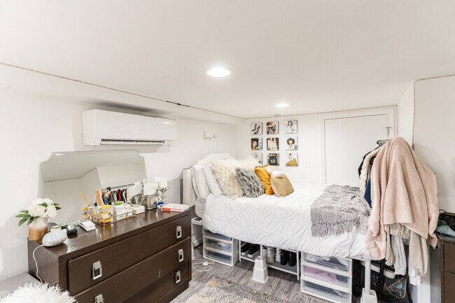 Building Photo - S Street