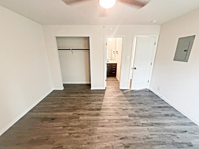 Building Photo - 2718 Bernuda, San Antonio, TX 78222