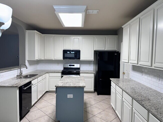 Building Photo - 15426 Grosbeak Pass