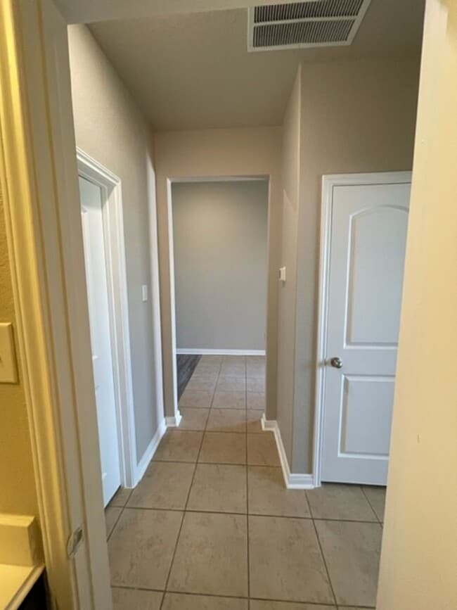 Building Photo - 6350 Daisy Way