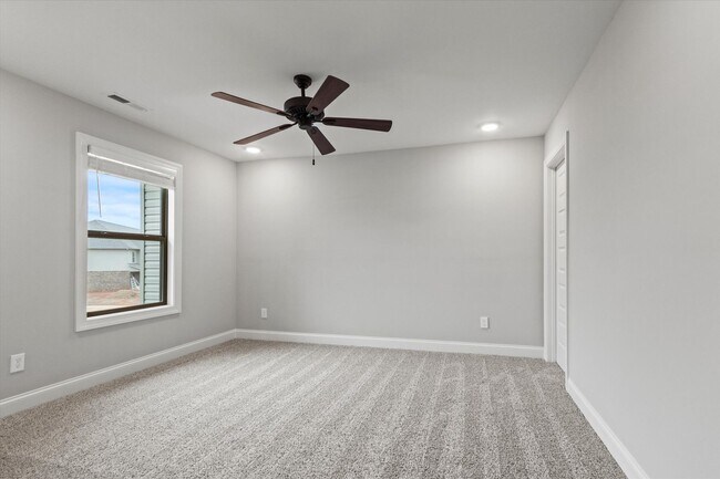 Building Photo - Stylish 4BR Townhome Living in the Heart o...