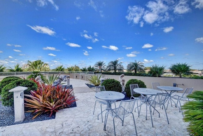 Building Photo - 1551 N Flagler Dr