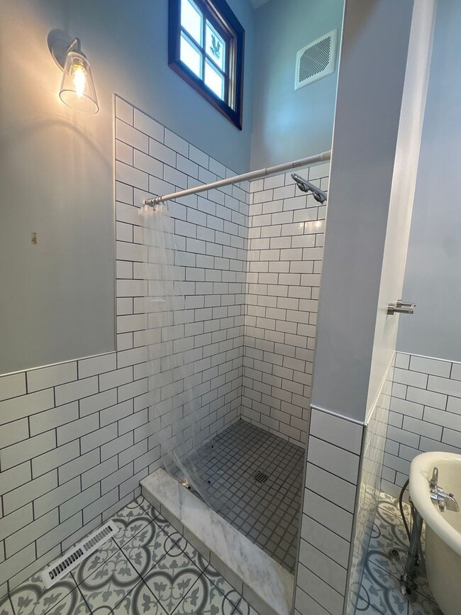 Building Photo - Renovated single family home for rent