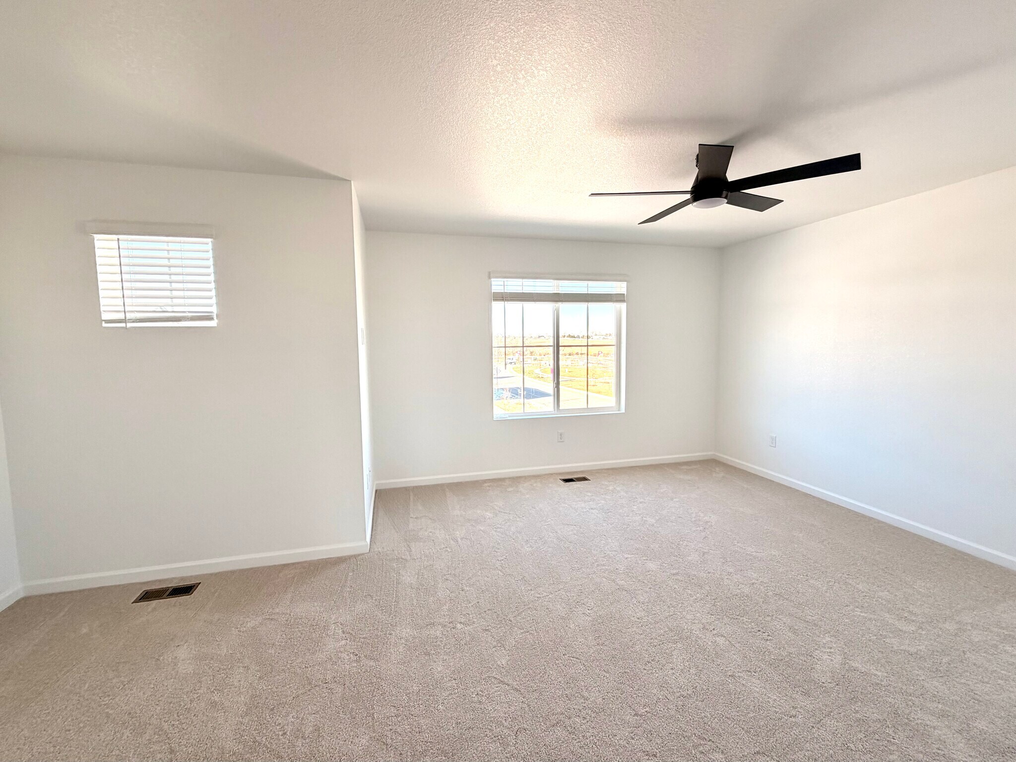 Building Photo - 6761 E 148th Dr