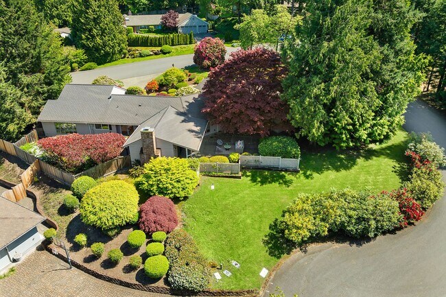 Building Photo - 4Bd/2.5Ba Clyde Hill Home