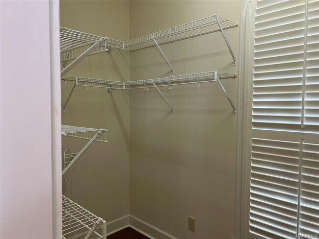 Building Photo - 2230 Wyndgate Dr