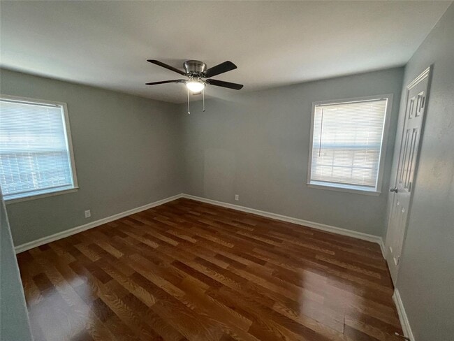 Building Photo - 3 BR/2BA |  Renovated Single Family Home |   2-car garage | Fenced backyard!