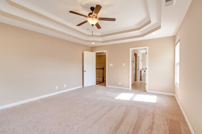 Building Photo - Four Bedroom with Bonus!
