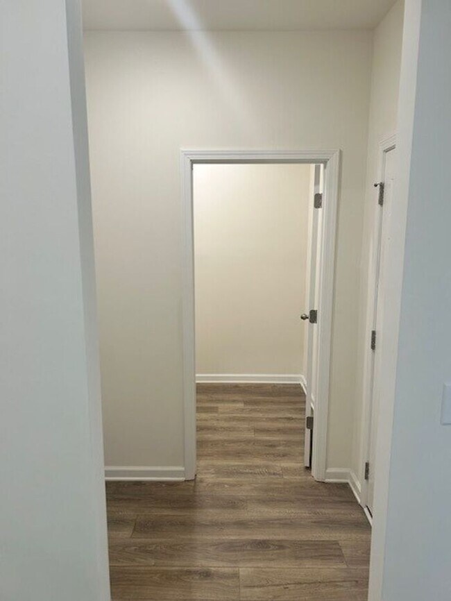Building Photo - Limited Time Offer: First Full Month Rent-...
