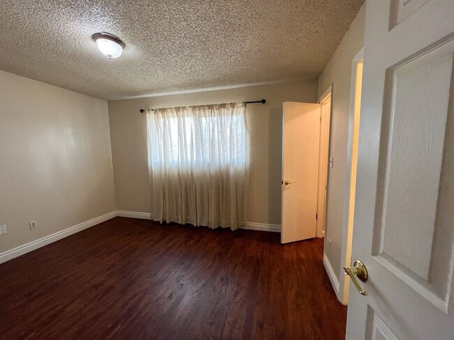 Building Photo - Redlands 3 bed 1.5 bath with yard