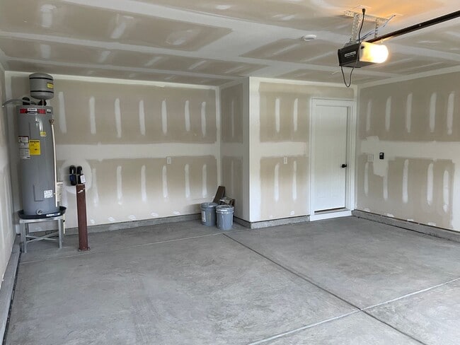 Building Photo - 3 Bedroom 2 Bathroom House In Hickman's Cr...