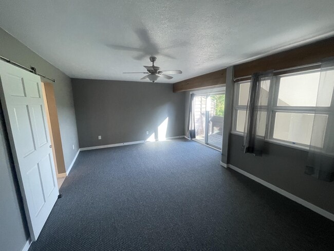 Building Photo - 1613 S Black Ave