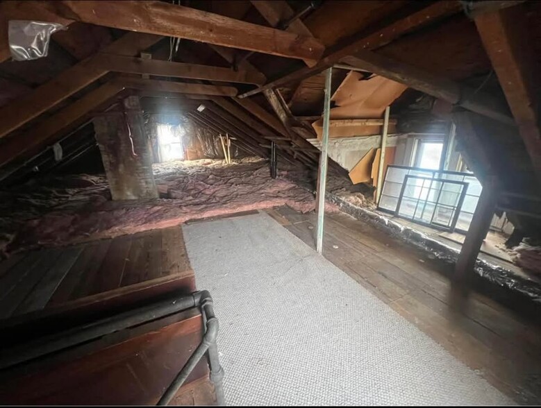 Attic Storage - 16 Chapel St