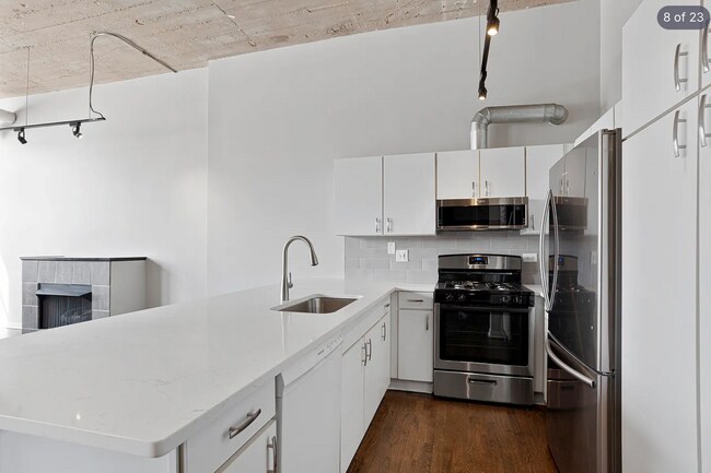 Building Photo - Incredible 2 Bedroom 2 Bath West Loop, Chicago Penthouse Condo for Lease
