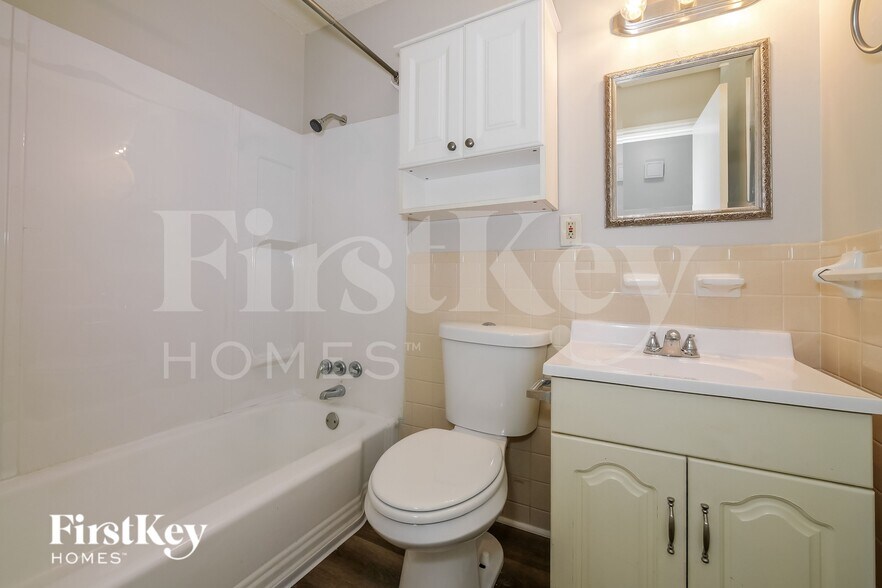 Building Photo - 8906 W 93rd St