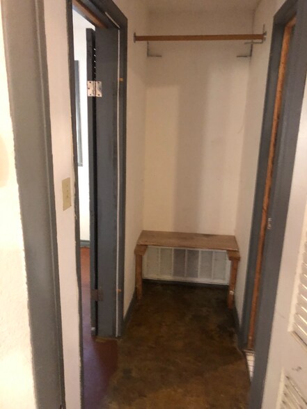 Building Photo - 9100 Georgian Dr