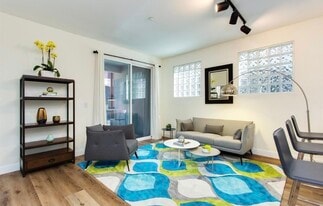 Building Photo - 1121 40th St