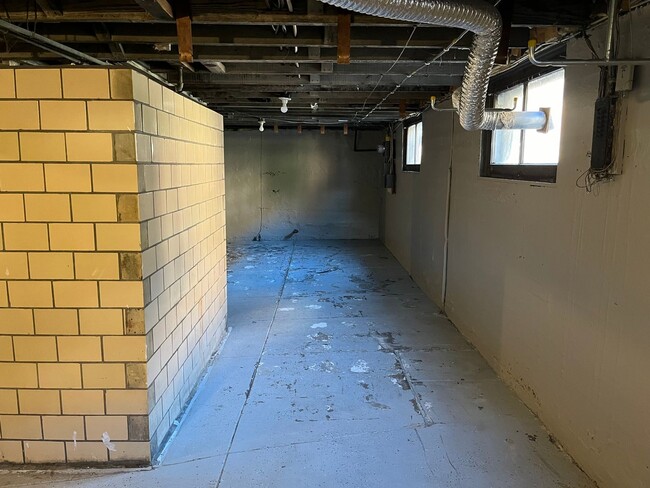 Building Photo - 2102 Maryland Ave