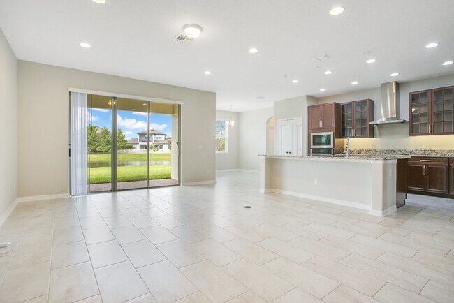 Building Photo - Spacious 4 Bed 3 Bath Home