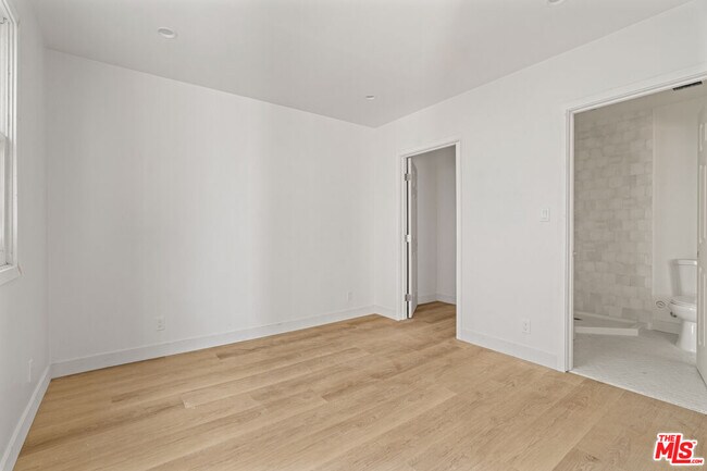 Building Photo - 820 3rd St