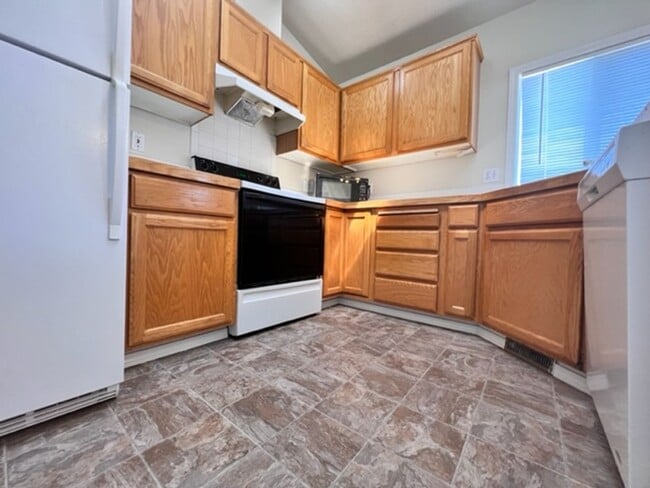 Building Photo - 8137 Waterfowl Ave