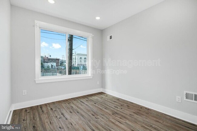 Building Photo - 1904 E York St