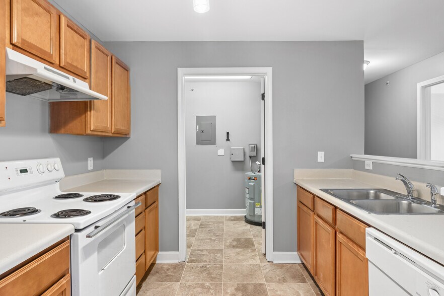 Building Photo - Royce Hill Apartments
