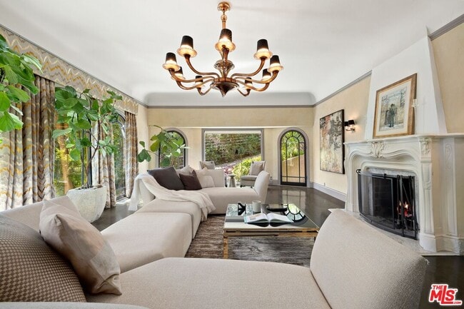 Building Photo - 3300 N Knoll Dr