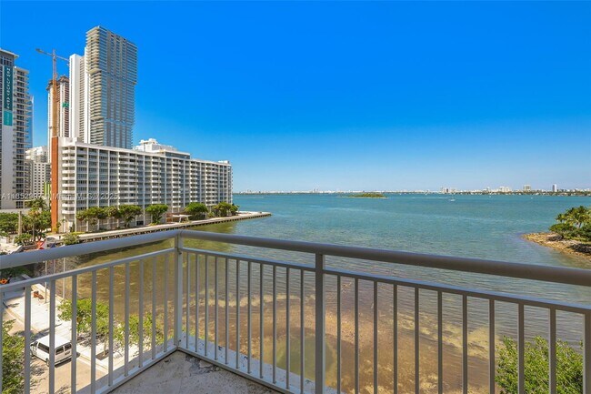 Building Photo - 2000 N Bayshore Dr