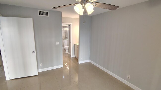 Building Photo - 6331 La Costa Dr