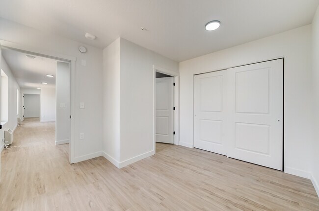 Building Photo - 404 E 5600 S