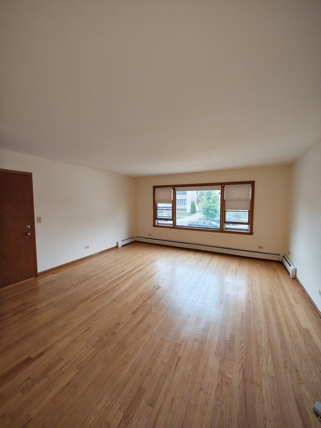 Building Photo - 6216 W Lawrence Ave