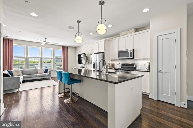 Building Photo - 1600 Beason St