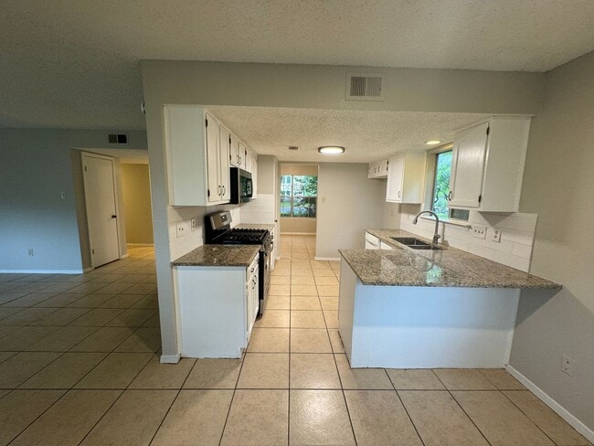 Building Photo - 4204 Everest Ln