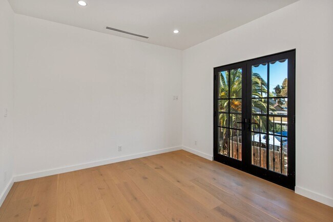 Building Photo - 4285 Carpinteria Ave