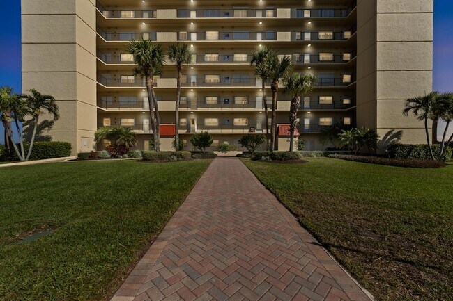 Building Photo - 7420 S Ocean Dr