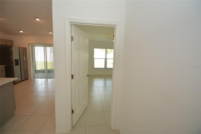 Building Photo - 14 Unimay Ct