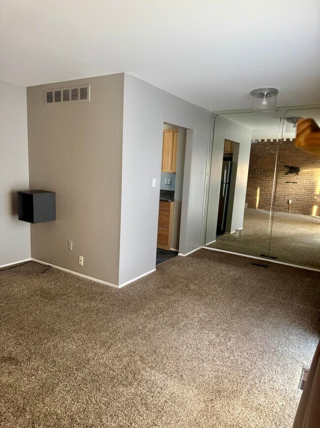 Building Photo - 5065 N Crooks Rd