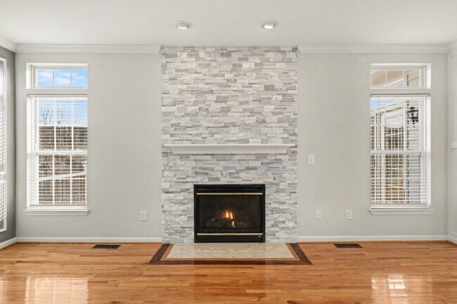 Building Photo - Spacious 5-Bedroom Fredericksburg Home with Flexible Living & Over 3,500 Sq Ft