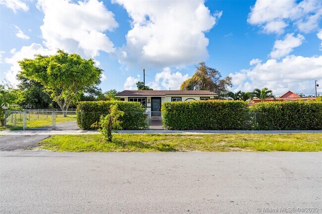 Building Photo - 15200 Railroad Dr