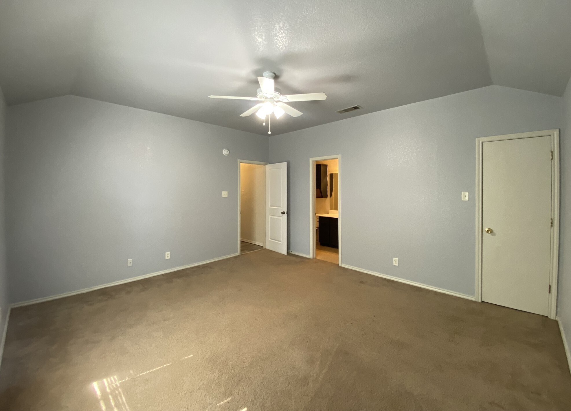 Building Photo - 3300 Toledo Dr