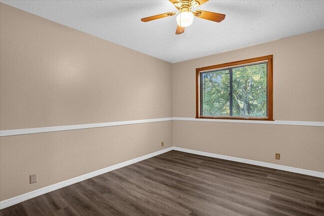 Building Photo - 411 Sheoah Blvd