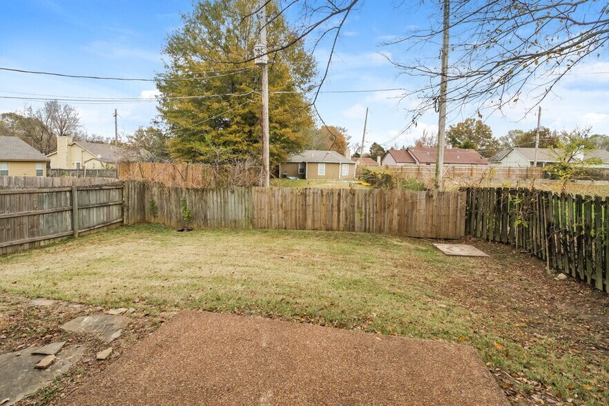 Building Photo - 1604 Marie Rd