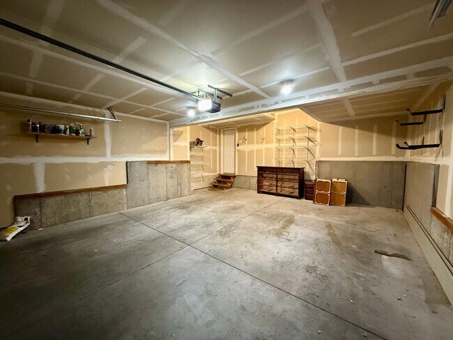 Building Photo - Stunning 3 Bed 2 Bath Eagle Ridge Home w/ Large Fenced Backyard and Raised Deck!