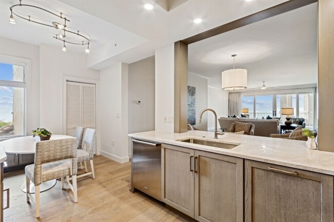 Building Photo - 426 Beachside Pl