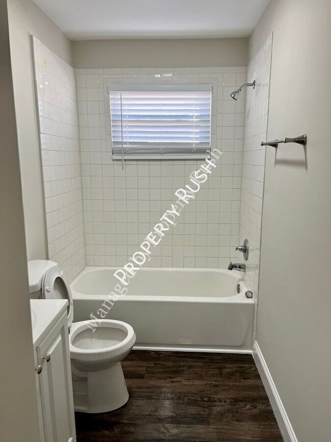 Building Photo - 209 Signal View St