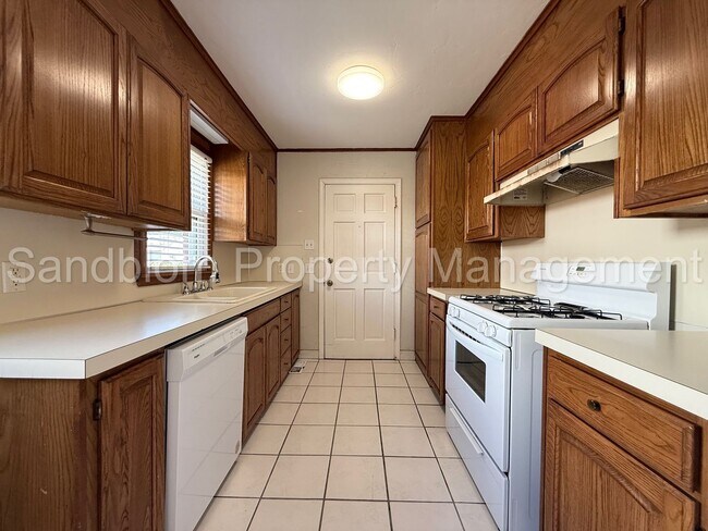 Building Photo - FOR LEASE | Tulsa | 3 Bed, 1 Bath Home - $...